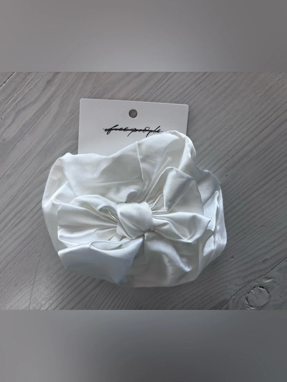 Free People Maria's Bow Scrunchie
